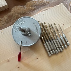 工具　ドリルとホールソーの画像