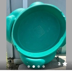 大きなカエルの砂場、水遊び場の画像