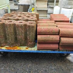 【年末年始営業のお知らせ】12月29日～1月4日までお休みとさせていただきます △ 花壇レンガ ガーデンブロック 園芸用レンガ ハーフブロック 計15点おまとめ 汚れ、欠けありの画像