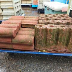 【年末年始営業のお知らせ】12月29日～1月4日までお休みとさせていただきます △ 花壇レンガ ガーデンブロック 園芸用レンガ ハーフブロック 計15点おまとめ 汚れ、欠けありの画像