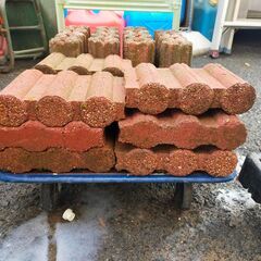 【年末年始営業のお知らせ】12月29日～1月4日までお休みとさせていただきます △ 花壇レンガ ガーデンブロック 園芸用レンガ ハーフブロック 計15点おまとめ 汚れ、欠けありの画像