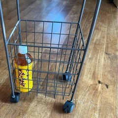 used＊アイアンキャスター付きラック＊コンパクトサイズ＊隙間収納の画像