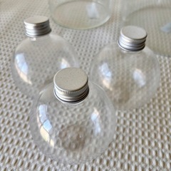 【IKEA 】CYLINDER ガラス容器セット とおまけ球体ペットボトルの画像