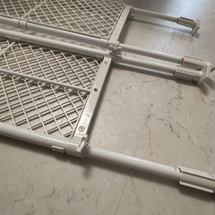 ニトリ★メッシュ突っ張り棚ワイド　奥行き約32㎝×4セットの画像