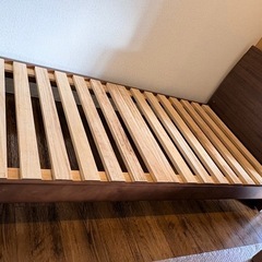 木製シングルベッドフレームの画像