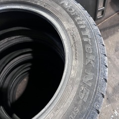 【冬タイヤ4本セット】オートバックス North Trek N5 205/60R16 2023年23週目製 残溝6〜7割 冬タイヤ スタッドレスタイヤ 4本セット　中古の画像
