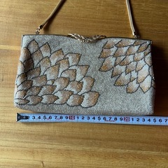 花びら刺繍のパーティーバッグの画像