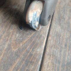 スーツケース　タイヤの破損有りの画像