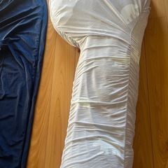 寝具　枕　ニトリ　抱き枕　本体とカバー２枚セットの画像