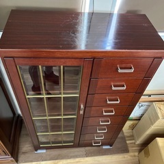 ショーケース付きチェスト
の画像