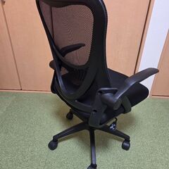 オフィスチェア 椅子 跳ね上げ式アームレストの画像