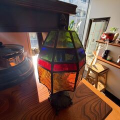 ステンドグラス 風テーブルランプ｜アンティーク調 卓上ランプ レトロ インテリア照明の画像