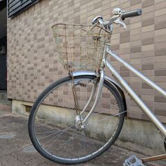 自転車（ママチャリ）カゴ付き　27インチ　中古格安の画像