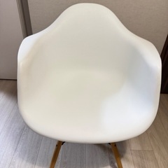 椅子　ホワイトの画像