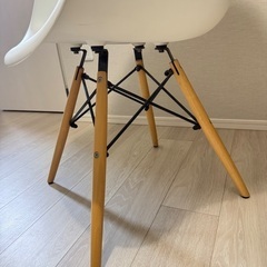 椅子　ホワイトの画像