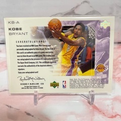 コービー・ブライアント　Kobe Bryant　直筆サイン＋パッチの画像