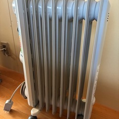 Delonghi オイルヒーター　デロンギ　HJ0812の画像