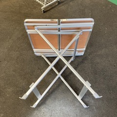 折り畳みテーブルの画像