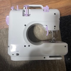電動ミシン ライトグレーとパープル (中古品)の画像