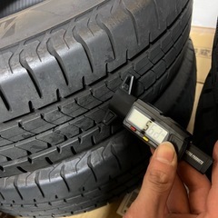 軽自動車用145\80r13 75s bridgestone 42週24年製とアルミホイール4本セットの画像