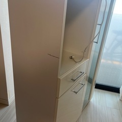 ニトリ　鏡面　キッチンボードの画像