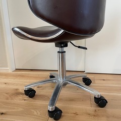 Relax shell（リラックスシェル）スツールⅡ（キャスター）ブラウンの画像