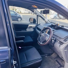 Toyota voxy 2008の画像