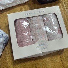 新生児、ブランケット、おむつの画像