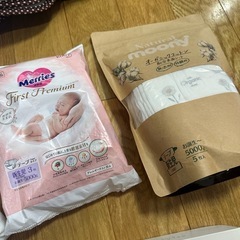 新生児、ブランケット、おむつの画像