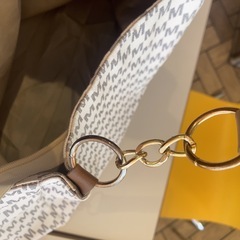 新品トートバッグ、ミニ小物入れ付きの画像