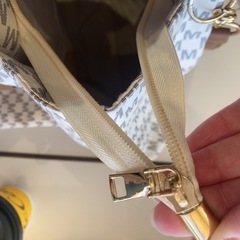 新品トートバッグ、ミニ小物入れ付きの画像