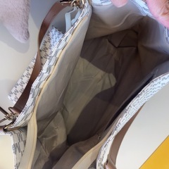 新品トートバッグ、ミニ小物入れ付きの画像