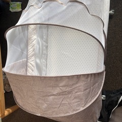 折り畳みベビーベッドの画像