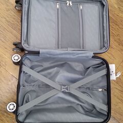 ★リユースのサカイ水戸店★ ニュートリップ キャリーケース ブラック H56×D24×W36 クリーニング済み MT6775の画像