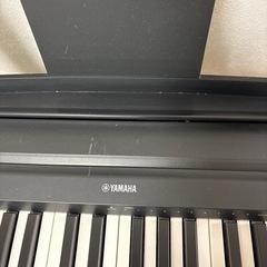ヤマハの電子ピアノ一式とフットスイッチの画像
