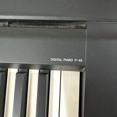ヤマハの電子ピアノ一式とフットスイッチの画像