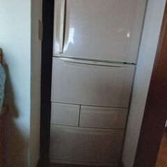 日立の大型冷蔵庫の画像