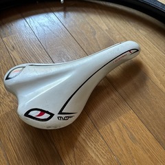 ロードバイク　サドル、ペダル、タイヤの画像