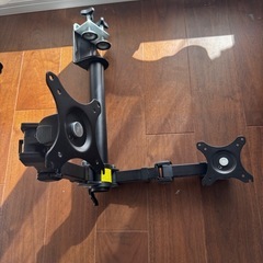 ダブルモニターアームどうぞ！の画像