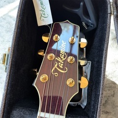 Takamineアコースティックギター、タグとケース付き、状態良好。の画像