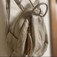 ベージュのリュックの画像