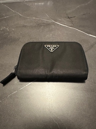 美品PRADA プラダ コンパクト ラウンドファスナー ウォレット　ナイロン 黒 美品PRADA プラダ コンパクト ラウンドファスナー ウォレット ナイロン 黒