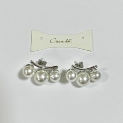【新品未使用‼︎】cream dot 3連パール ピアス シルバーバージョンの画像