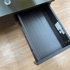 ☆ドリーム荒牧店☆ジモティー割引有☆【クリーニング済】ニトリ/ガラステーブル/現状販売の画像