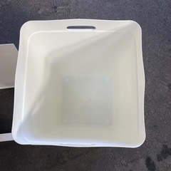 フタ付きゴミ箱の画像