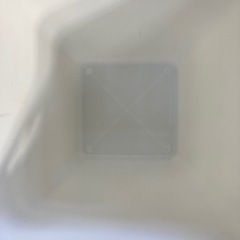 フタ付きゴミ箱の画像