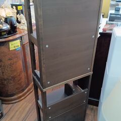 くろがね工作所　天然木　ブックシェルフ　定価43,450円　移動式ブックエンド　アルダーハギ材　本棚　書棚　ブラウン　サイズ（約）幅50×奥26×高140　　■近隣配送無料 買取GO‼　栄和店の画像