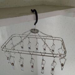 【0円】ステンレス製 角ハンガー（ピンチ付き）あげます　小物用の画像