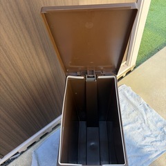 足踏み式ペール ゴミ箱　ブラウンの画像