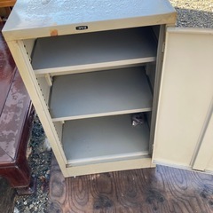 昭和レトロ コクヨ スチールキャビネット 鍵付き収納庫 引き出し付 書庫 グレーの画像